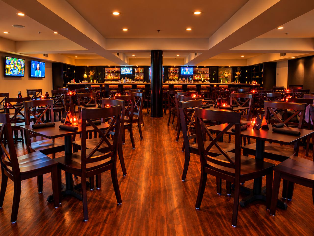 The bar and lounge at Killer Shrimp Marina del Rey in the evening